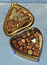 Vtg Limoges Rochard peint main porcelain trinket box, golden heart chocolate box picture