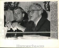 1960 Press Photo Sen. John Cooper reads report on Congo at Chicago convention picture