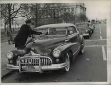 1952 Press Photo Sgt. Anthony Nachtigal CPD Tickets Cars on Lakeside Cleveland picture