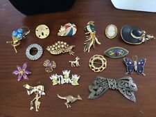 Mixed Lot Costume Jewelry Brooches / Pins (J6) picture