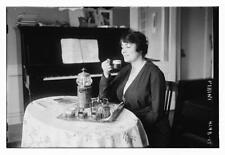 Flora Perini,1887-1975,Italian operatic mezzo-soprano,opera singer,drinking tea picture
