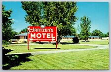 White Bear Lake Minnesota~Jantzen's Motel~Welcome Sign~Roadside~1950s Postcard picture
