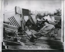 1955 Press Photo Wreckage of homes at South East section of Evansville picture