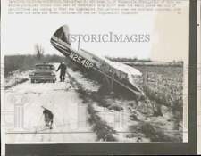 1962 Press Photo Alfred Williams' plane, ran out of gas and landed near road, IN picture