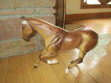Breyer Picture Perfect Thoroughbred Palomino Gem Twist Model picture