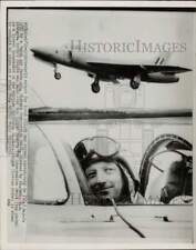 1953 Press Photo RAF pilot M.J. Lithgow and his Vickers Supermarine Swift plane picture