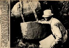 LG70 1972 Wire Photo OLMEC STONE MONUMENT MISSING PIECE OLDEST DATE E.G. CASSEDY picture