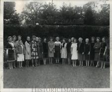 1972 Press Photo Mystic Club - Former queens of the ball gather for annual lunch picture