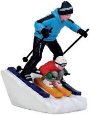 Lemax Vail Village 2017 COMING THROUGH #72523 NRFP Christmas learning to ski * picture