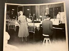 WWII 8X10 MILITARY PHOTO Hospitalized Troops Entertainers Musicians Piano picture