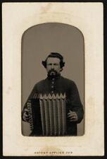 Photo:Unidentified soldier in Union uniform with accordion picture