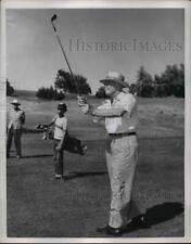 1952 Press Photo President Dwight Eisenhower on a golf course for a round picture