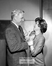 WILLIAM HOPPER AND BARBARA HALE ON THE SET OF 