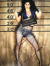 SIGNED PHOTO SARAH SILVERMAN -VERY SEXY OUTFIT -BEAUTIFUL -ACTRESS COMEDIAN-CERT picture