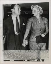 1951 Press Photo Actress Joan Blondell and Mike Todd meet at Midway Airport, IL picture