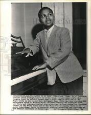 1960 Press Photo Child pianist Frank Robinson with a piano in Detroit, Michigan picture