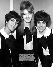 THE SHANGRI-LAS 1960s FEMALE MUSIC GROUP - 8X10 PUBLICITY PHOTO (MW652) picture