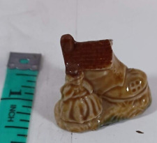lot of three minature shoes little old lady who lives in a shoe, glass from japa picture