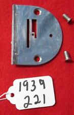 Singer 221 FEATHERWEIGHT Sewing Machine  NEEDLE PLATE & SCREWS  #45772 1939 picture
