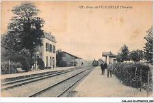 CAR-AAEP9-85-0885 - ILE d'ELLE station - train picture