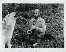 Press Photo Musician Paul Winter Duets with Animals at 