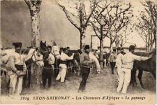 CPA Lyon-Sathonay - Les Chasseurs d'Afrique - Le Pansage (1035554) picture