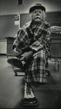1984 Press Photo Dale Radke as he Transformed into Rollo the Clown - mja75768 picture