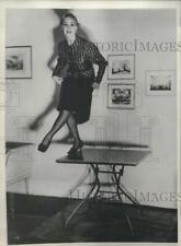 1935 Press Photo Elaine Clemens Executes Neat Trick of Balancing on a Card Table picture