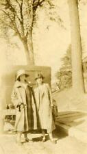 KJ273 Vtg Photo TWO WOMEN BEHIND CAR, NEIGHBORHOOD c 1920's picture