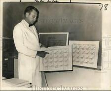 1967 Press Photo Louisiana State University Dr. Strong with coronary study chart picture
