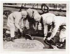 1918 Women and Girls Working in British Shipyard 6.5x8.5 Original News Photo picture