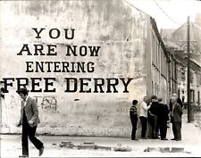 LG81 Original Photo YOU ARE NOW ENTERING FREE DERRY Northern Ireland Troubles picture
