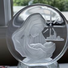 Danbury Mint Christmas 24% Lead Crystal Paperweight 1979 Mary and Baby Jesus picture