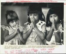 1987 Press Photo Three Sacred Heart Preschool Students in class prayer picture