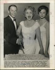 1962 Press Photo Frank Sinatra, Julie Prowse and Hermione Gingold in celebration picture