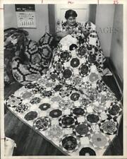 1968 Press Photo Mrs. Elizabeth Chadwick of Houston has sewn 164 quilts picture