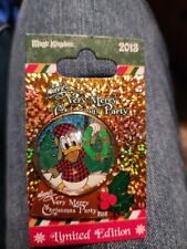 PIN DISNEY VERY RARE DONALD DUCK VERY MERRY CHRISTMAS 2013 LE MAGIC KINGDOM picture