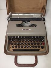 OLIVETTI LETTERA 22 TYPEWRITER . MADE BY IVREA IN ITALY 1950s. ORIGINAL CASE. picture