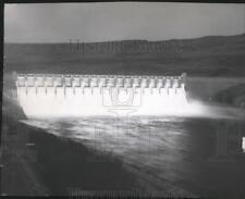 1955 Press Photo Chief Joseph Dam-water flows at the dam's spillway - spa60911 picture