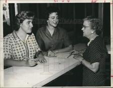 1960 Press Photo Students enroll in Texas Woman's University Nursing, Houston picture