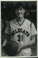 1990 Press Photo West Genesee HS basketball player Kelly Knapp with ball picture