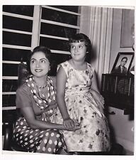 OUTSTANDING CUBAN WRITER ANITA ARROYO & DAUGHTER CUBA 1957 VINTAGE Photo Y J 342 picture