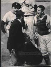 1970 Press Photo Yankees Manager Ralph Houk & Gibbs argue with Umpire Napp picture