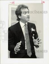 1986 Press Photo Singer Larry Gatlin at HCA Gulf Pines Hospital, Houston, Texas picture