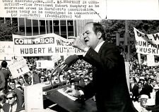 LG59 1968 AP Wire Photo VICE PRESIDENT HUBERT HUMPHREY CAMPAIGN IN CONNECTICUT picture