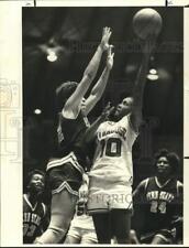 1984 Press Photo Syracuse University women's basketball player #10, Jadeane Daye picture