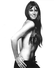 ACTRESS CAROLINE MUNRO PIN UP - 8X10 PUBLICITY PHOTO (SP336) picture