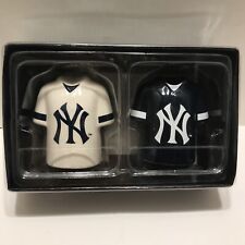 New York NY Yankees Gameday Salt And Pepper Shakers picture