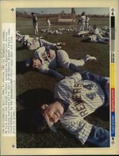 1990 Press Photo Milwaukee Brewers baseball players stretch prior to practice picture