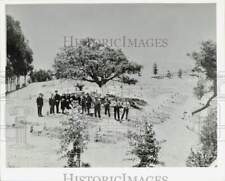 Press Photo Mourners Visit San Quentin Prison Cemetery Circa 1940, California picture
